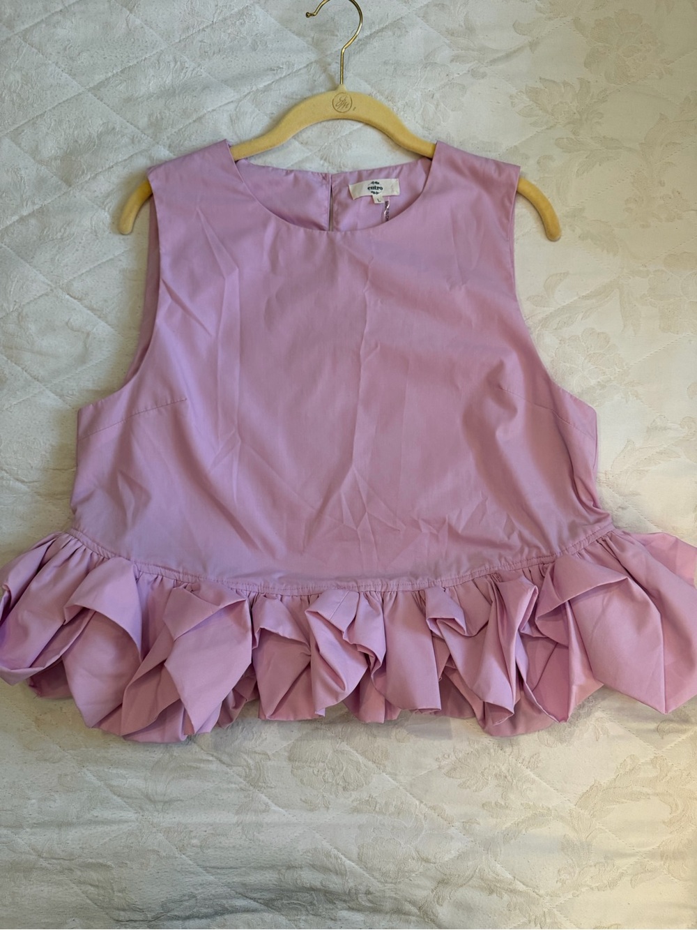 Sleeveless Ruffle Hem Top in Light Lavender by Entro size lg like new
